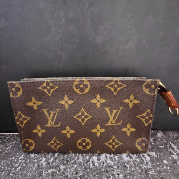 Louis Vuitton Handbags - Louis Vuitton Monogram Bucket PM Accessory Pouch LV